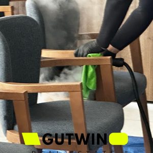 Servis za dubinsko čišćenje Rijeka, čišćenje tapeciranih stolica suhom parom - GUTWIN - u akciji.